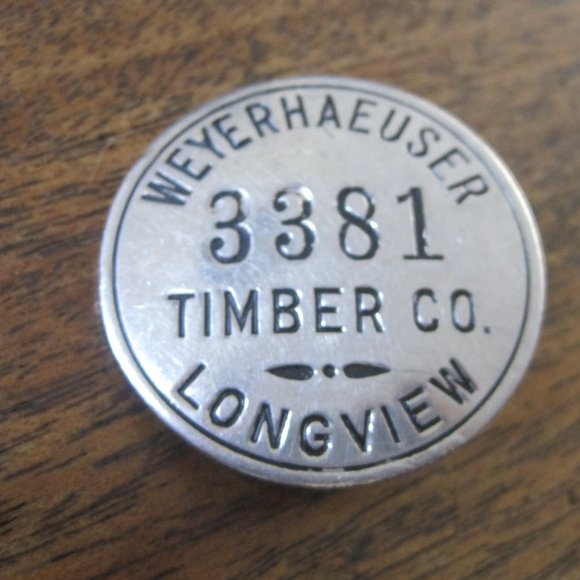 One (1) only Vintage WEYERHAEUSER employee badge PINBACK (no longer used).Rare